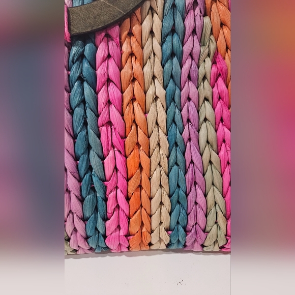 Woven Corn husk rainbow tote bag with wooden circle handles. NWOT - Picture 6 of 8